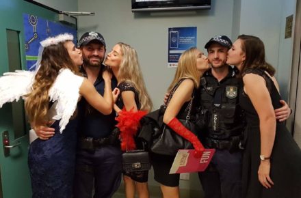Brisbane hens party team kissing 2 policemen!